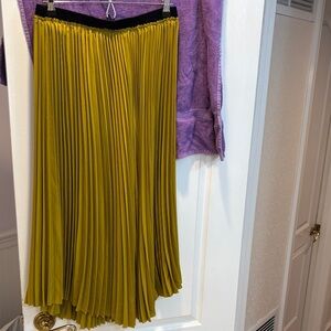 Zara Olive Green Pleated Skirt with Black Waistband